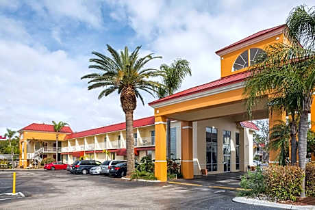 Days Inn & Suites by Wyndham Port Richey