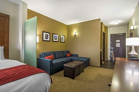 2 Queen Beds, Suite, Nonsmoking