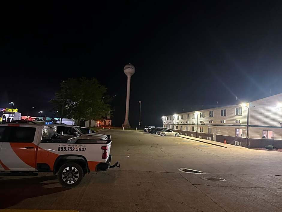 Super 8 by Wyndham Mendota I-39