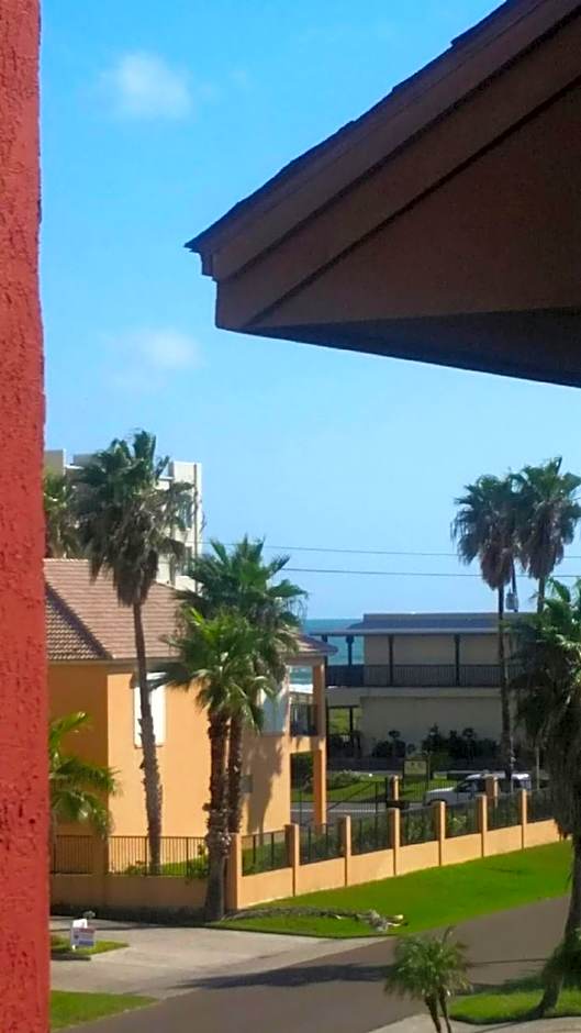Affordable SPI family condo - walking distance to the beach, Sleeps 6, Third Floor, 2025 Traveler Award