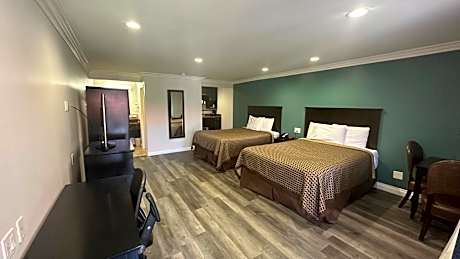Deluxe Queen Room with Two Queen Beds