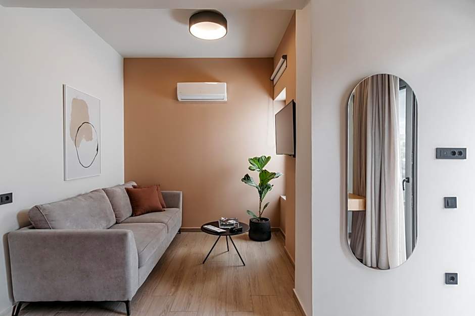 The City Hotel & Suites