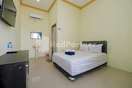 Grand Kencana Guesthouse Syariah near Wisata Bahari Lamongan Mitra RedDoorz