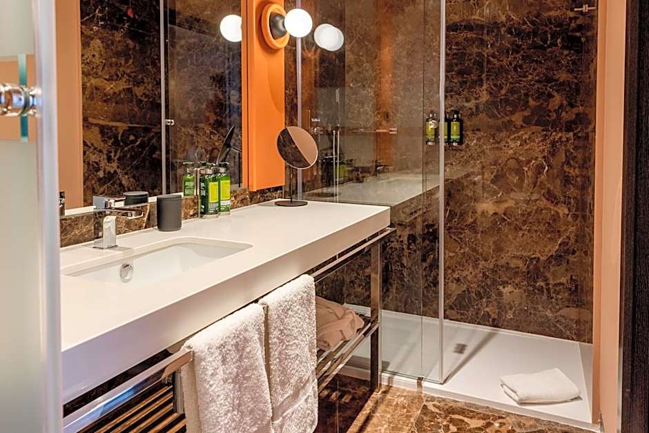 Cenica Porto Hotel, Curio Collection by Hilton