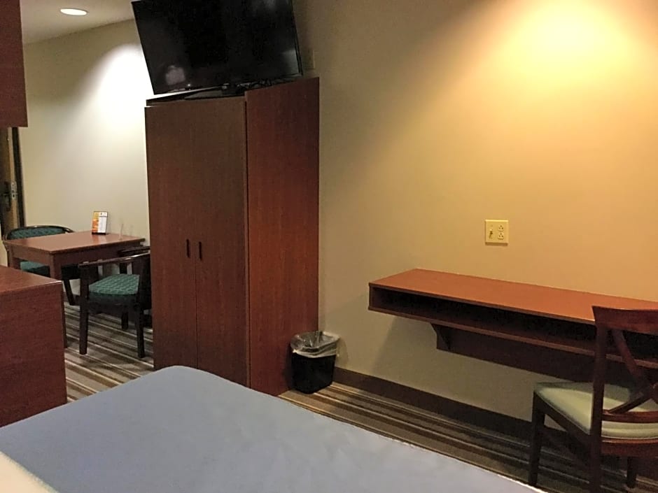 Super 8 by Wyndham Harbison/Parkridge Hospital