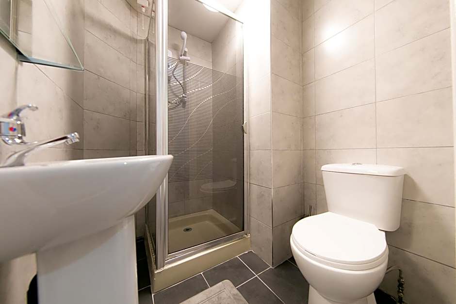 The New Apollo Hotel