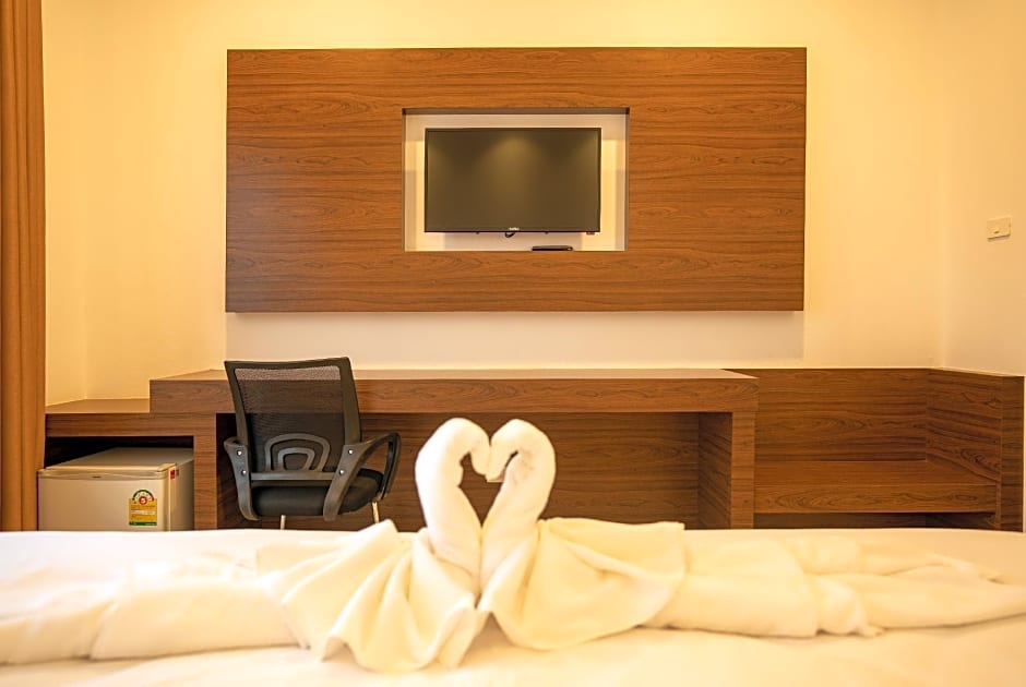 Intouch Riverside Hotel