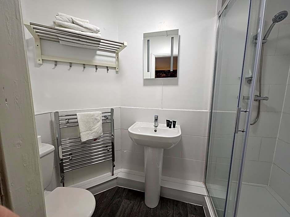 Rivelyn Hotel Bar & Restaurant