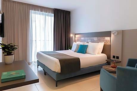 Standard Double or Twin Room with Partial Sea View