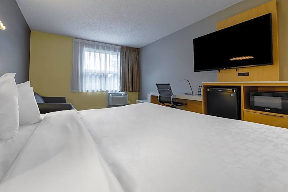 Clarion Pointe Quebec Airport