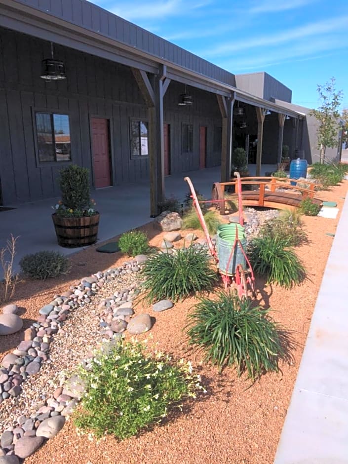 HH Creek Inn