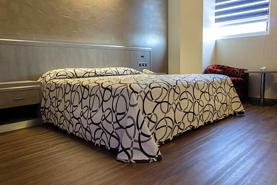Photo 1 of 14 of Standard 1 King Bed