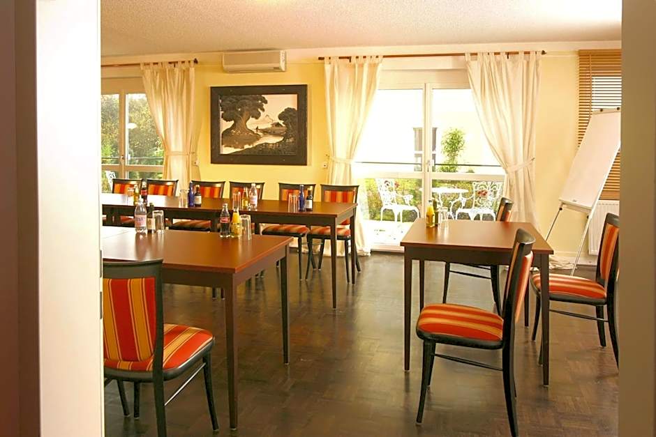 Runas Air Muc Park Sleep & Fly