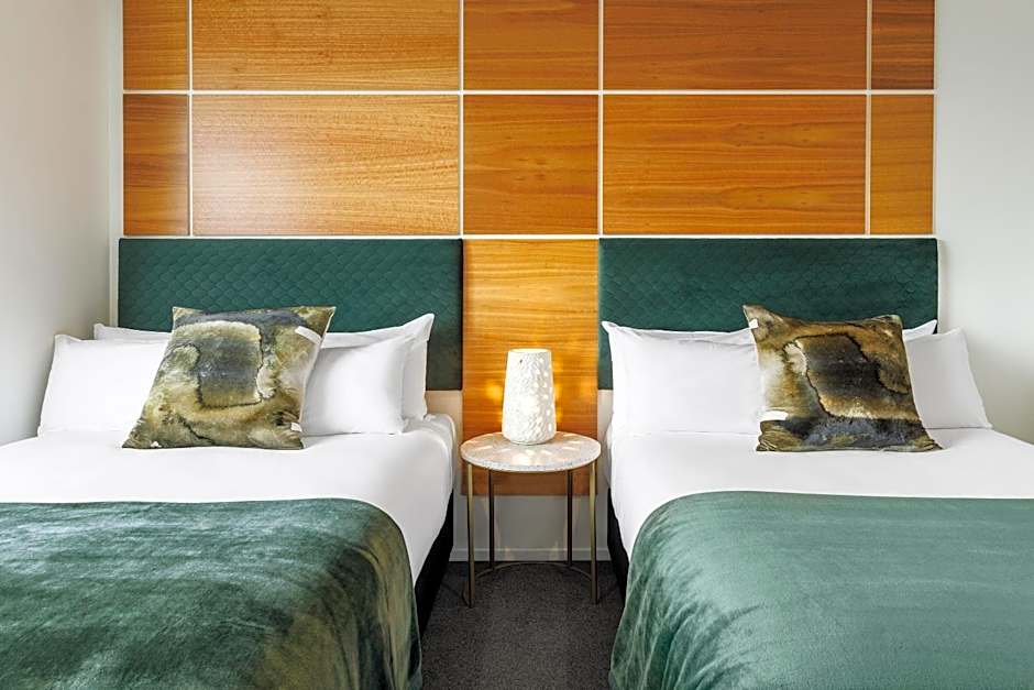 Hidden Lake Hotel & Apartments