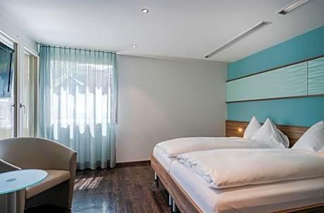 Double Room Economy