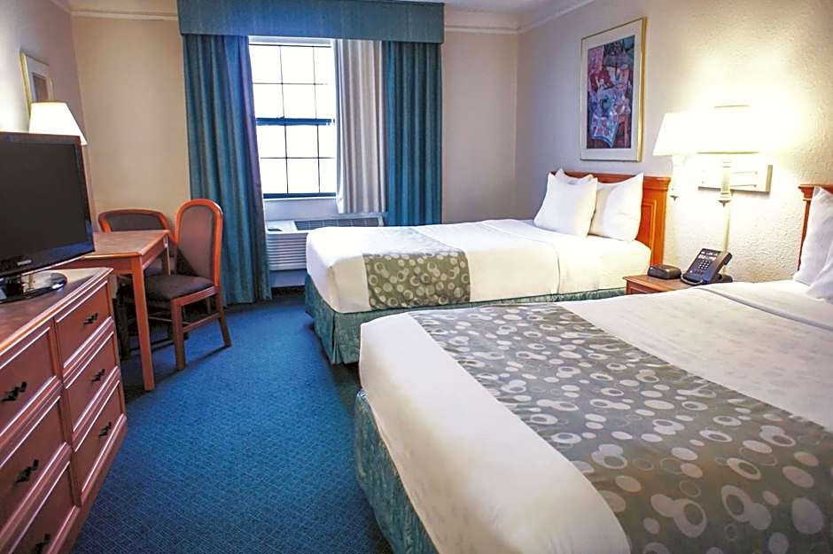 La Quinta Inn & Suites by Wyndham Moline Airport