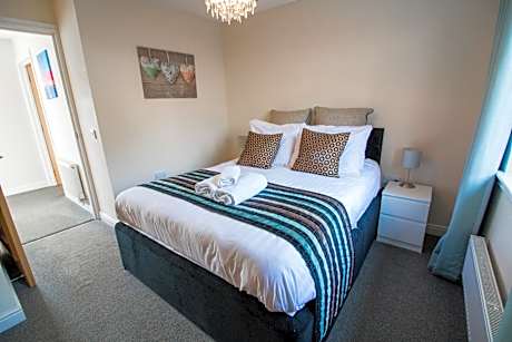 Three-Bedroom Lodge with Outdoor Hot Tub (Dog Friendly) Capercaillie