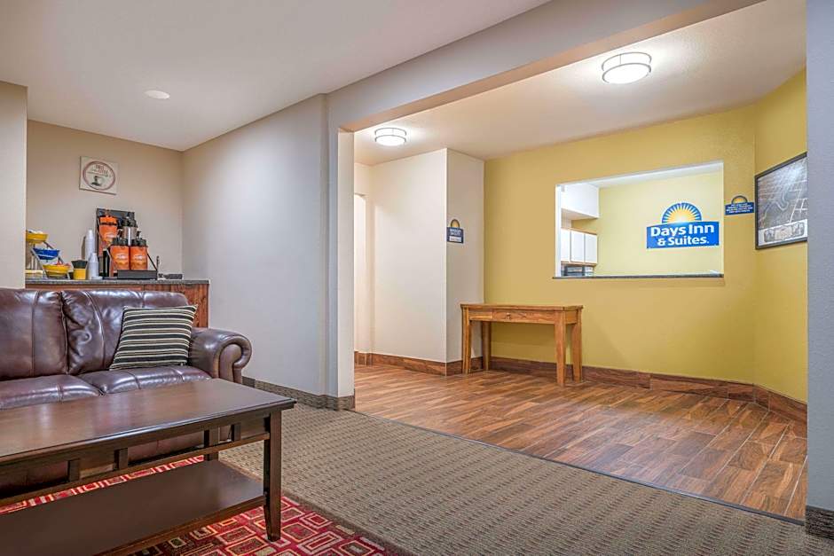 Days Inn & Suites by Wyndham Rochester South