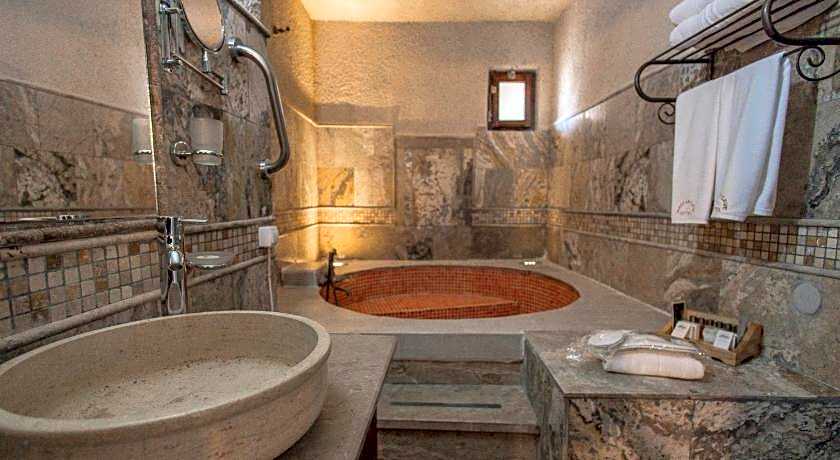 Maccan Cave Hotel