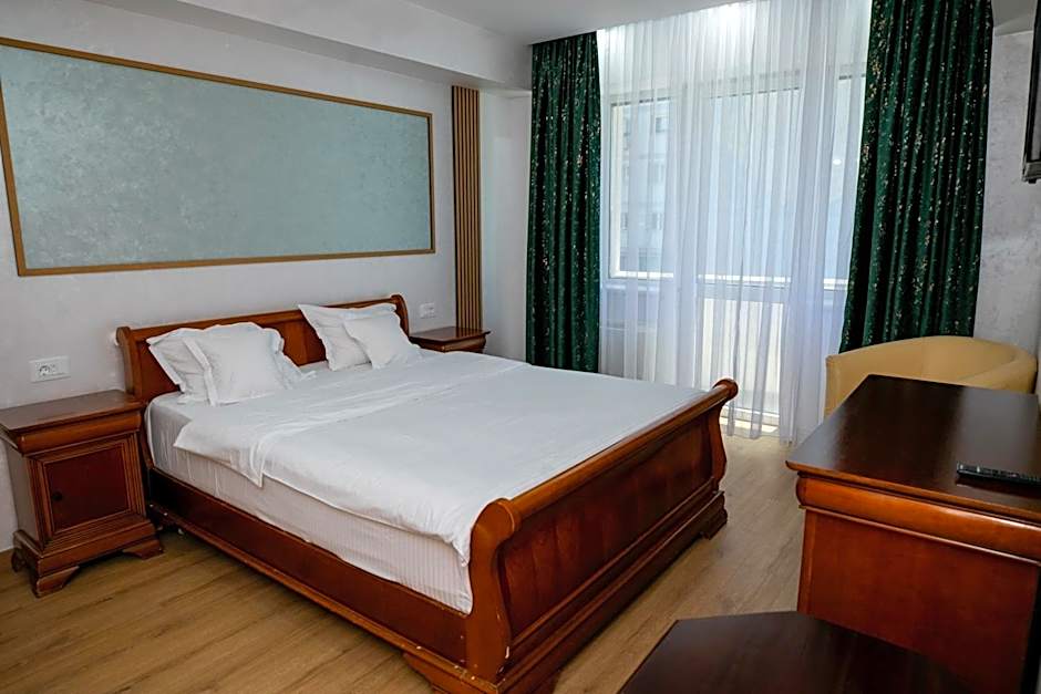 Hotel Senator