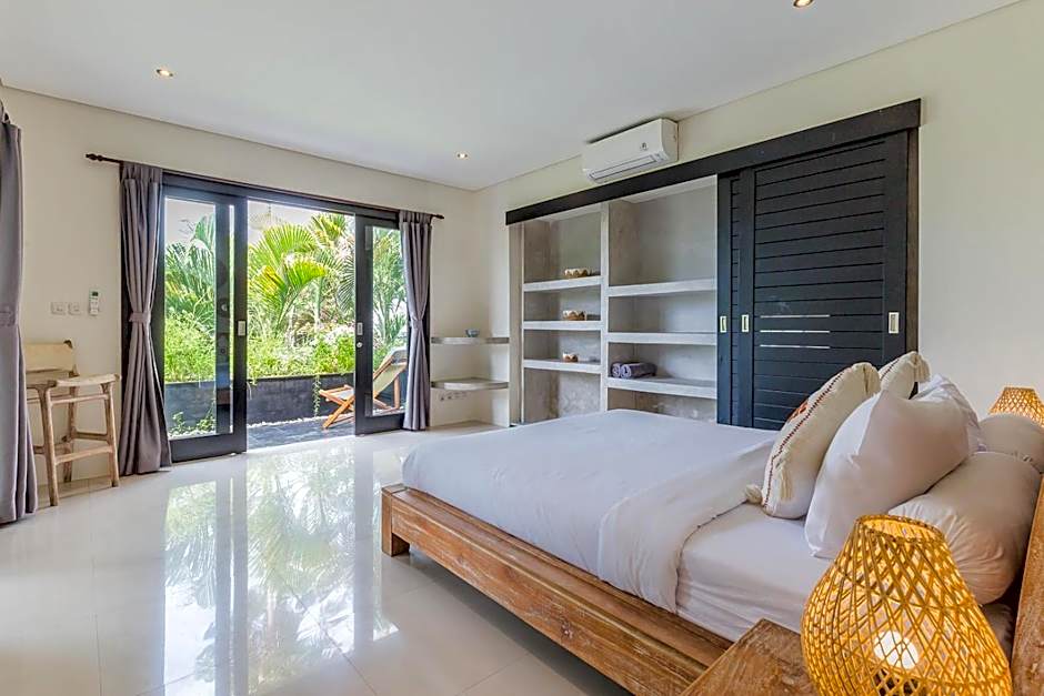 Beautiful Huge 4 bedrooms Villa in Canggu