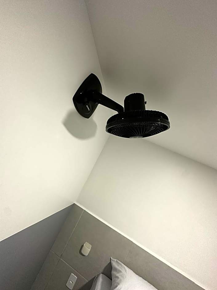 Quarto privativo com banheiro compartilhado em Pousada recém construída,a 500mts do pátio do forró