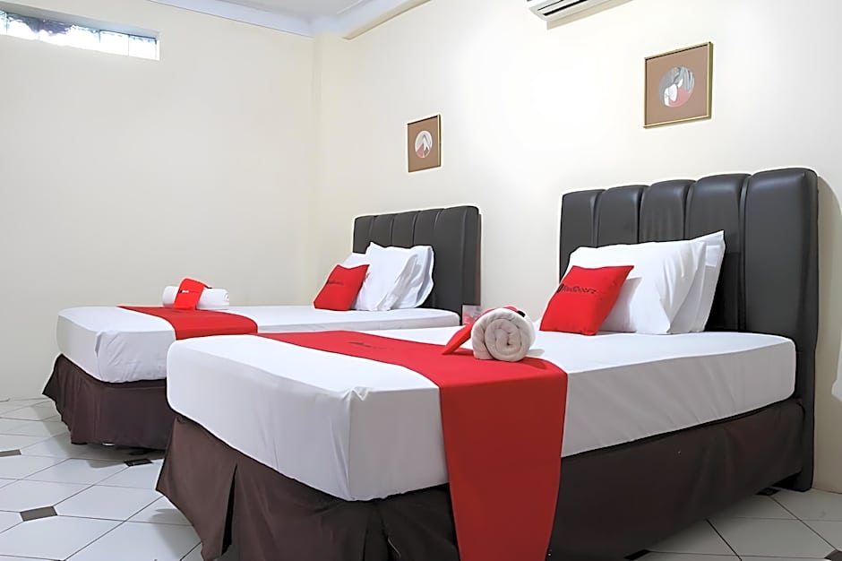 RedDoorz Plus @ Otista Garut