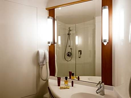 Room with 1 double bed equipped with the new bedding