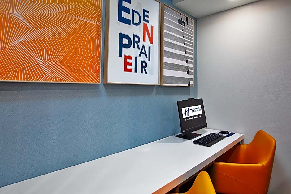 Holiday Inn Express & Suites Eden Prairie  Minneapolis By IHG