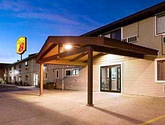 Super 8 by Wyndham Houghton