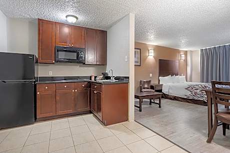 Suite 3 Kings Beds with Kitchen Non-Smoking