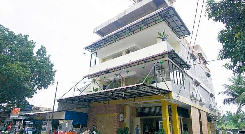 RedDoorz @ RS Adam Malik Medan