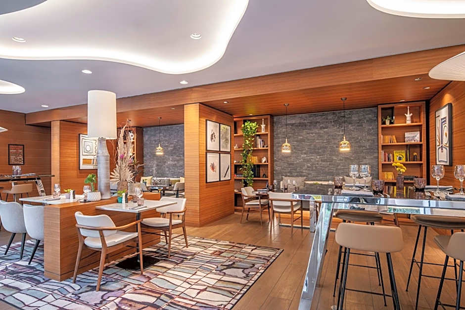 Renaissance by Marriott Paris Republique Hotel