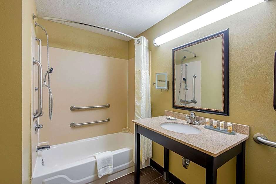 La Quinta Inn & Suites by Wyndham Elkview