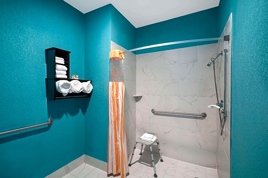 La Quinta Inn & Suites by Wyndham Knoxville East