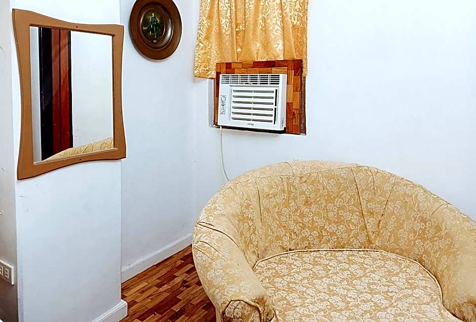 Hotel Elinas and Restaurant