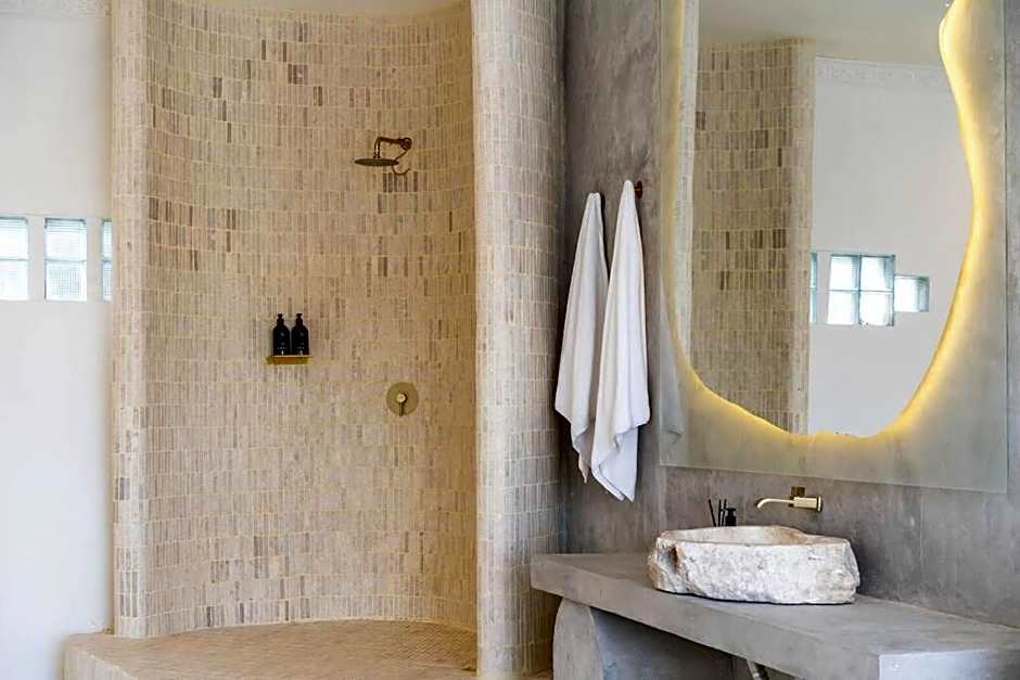 Canggu Modern Mansion - 5 mins to Finns Beach Club