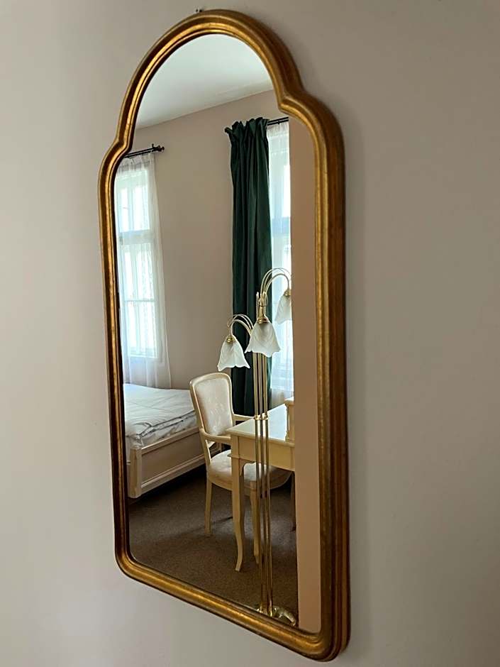 U Cervene zidle - Red Chair Hotel