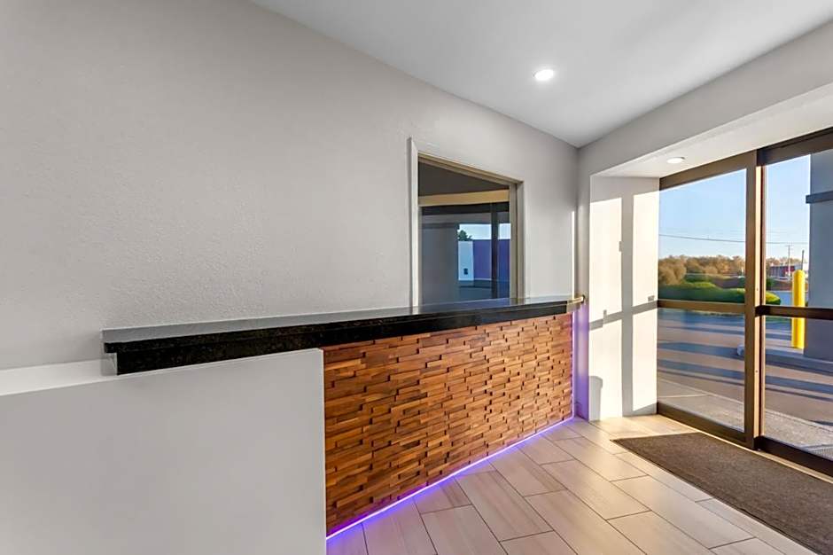 Days Inn by Wyndham Indianapolis East Post Road