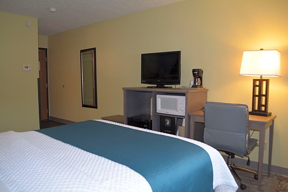 Super 8 by Wyndham Grand Rapids