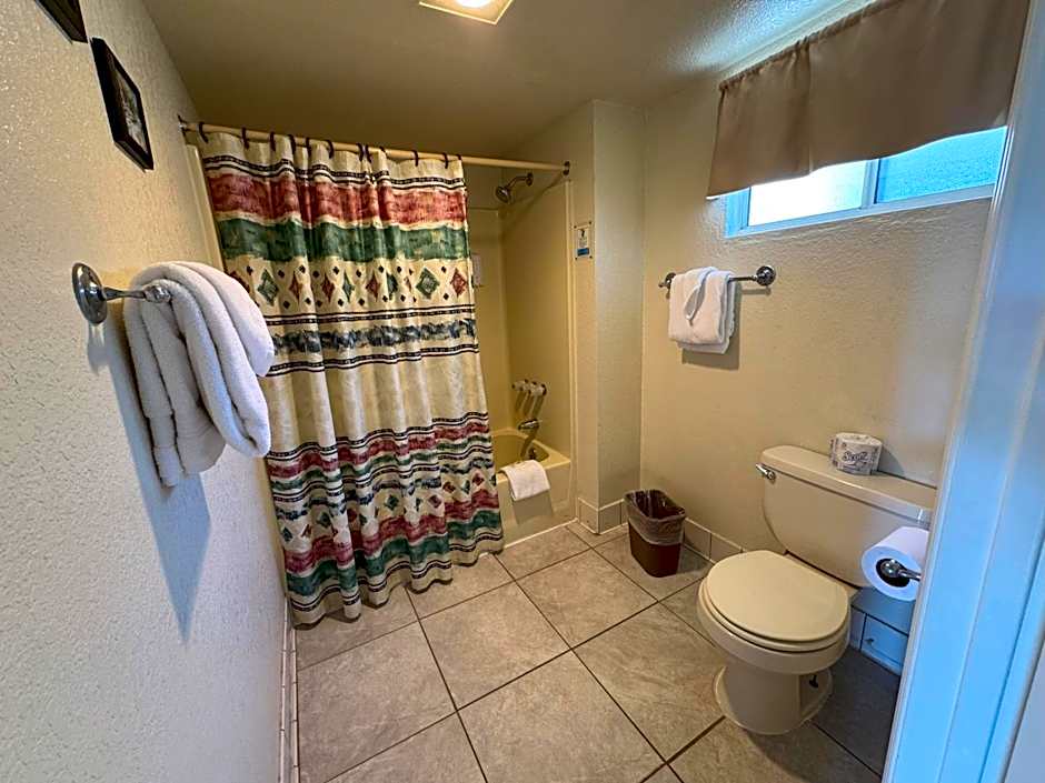 Barewood Inn & Suites