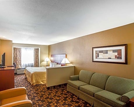 King Suite - Non-Smoking