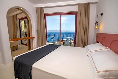 Double Room with Balcony and Sea View