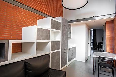 Executive Studio (2-4 Adults)