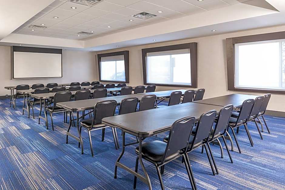 Holiday Inn Express & Suites Kansas City - Lees Summit By IHG