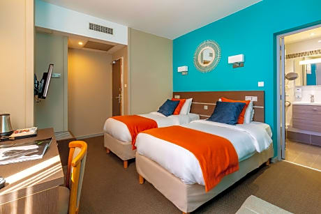 Standard Room - 4 Single Beds