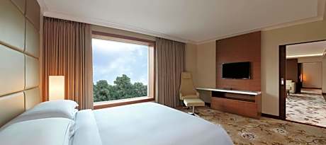 Two-Bedroom Luxury Suite with Club Lounge