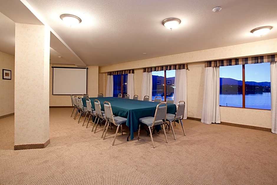 Holiday Inn Hotel & Suites Osoyoos By IHG