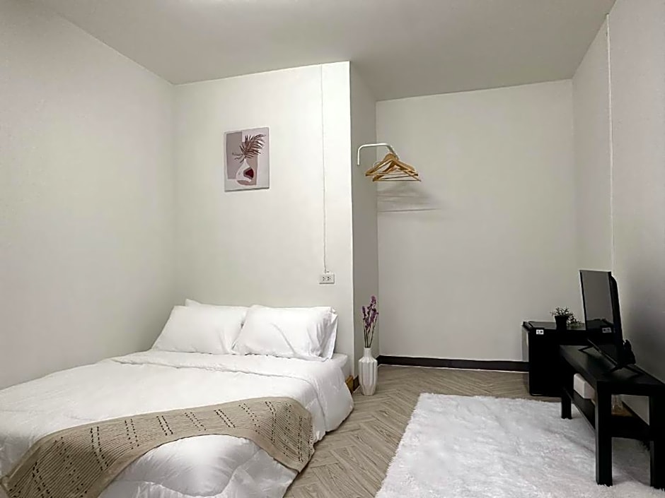 Montana Hotel & Hostel Phuket