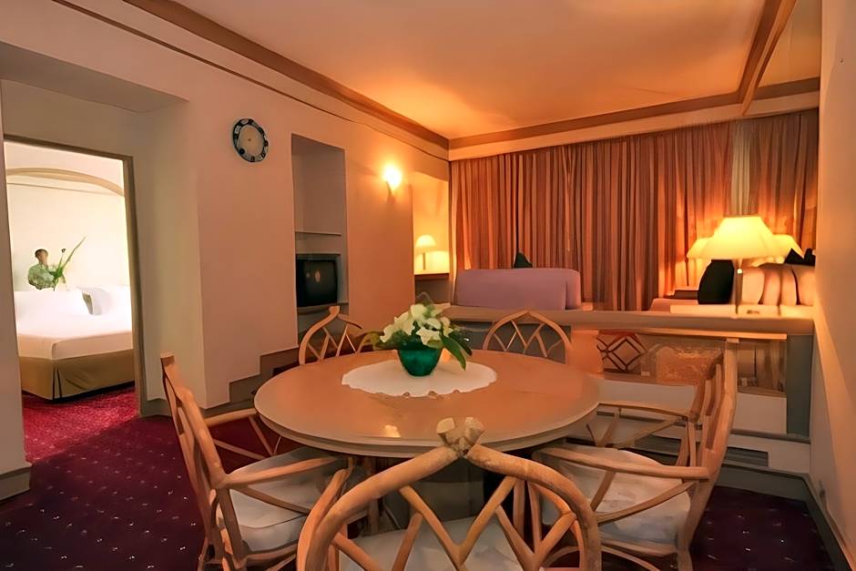 Louis Tavern Hotel - SHA Certified